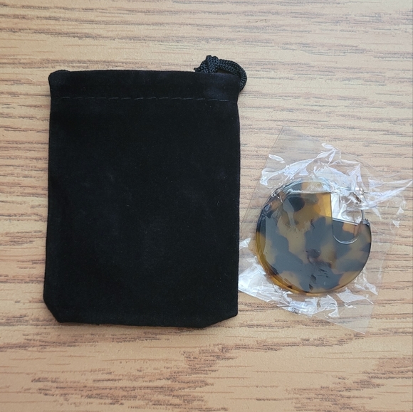 Ladies Tortoise shell hoop earrings - new with pouch - Picture 1 of 4